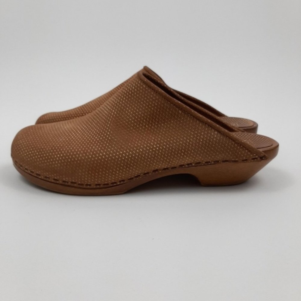 ANNE KLEIN Vintage Leather and Wooden Clogs Size 8